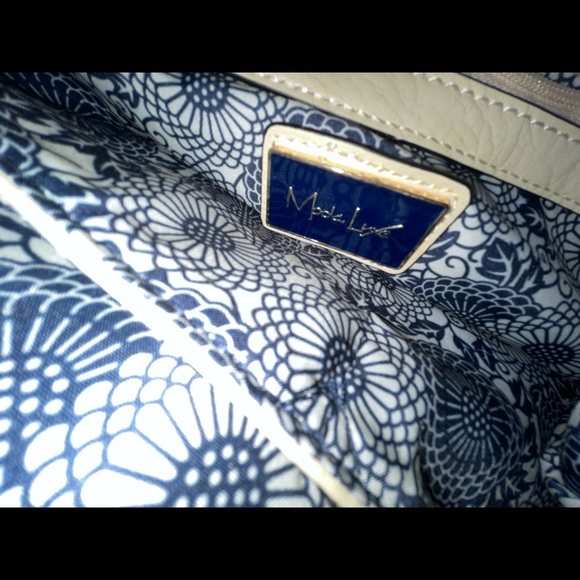 Moda Luxe Shoulder Bag - Picture 4 of 7